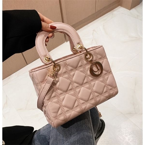 fashion design women's bag brand handbag wallet high sense new versatile lingge line single shoulder messenger women clutches casual ba
fashion design women's bag brand handbag wallet high sense new versatile lingge line single shoulder messenger women clutches casual ba