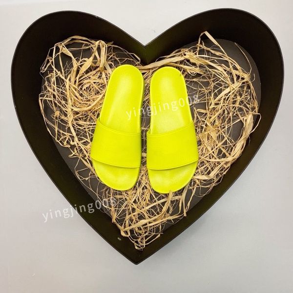 women slippers fahsion summer girls beach slides black white red animal prints flip flops floral brocade sandals dress shoes size35-46
women slippers fahsion summer girls beach slides black white red animal prints flip flops floral brocade sandals dress shoes size35-46