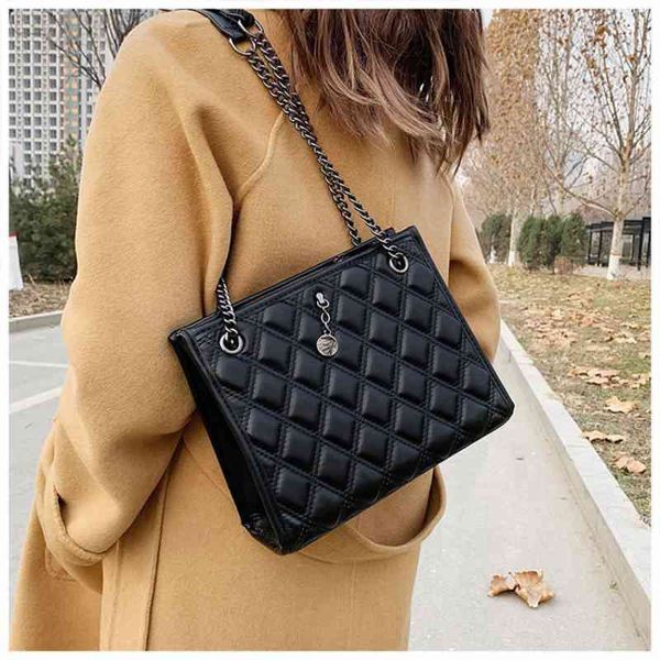%100 tide brand fashion ladies handbag shoulder bag factory outlet sense women's new small chain large capacity
%100 tide brand fashion ladies handbag shoulder bag factory outlet sense women's new small chain large capacity