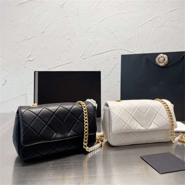 the new summer ringed chain slant shoulder bag for women 2022 luxury design designer bag
the new summer ringed chain slant shoulder bag for women 2022 luxury design designer bag