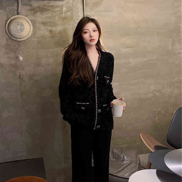 women's knits tees autumn and winter style small fragrance v-neck black bright silk knitted cardigan coat, White
women's knits tees autumn and winter style small fragrance v-neck black bright silk knitted cardigan coat, White