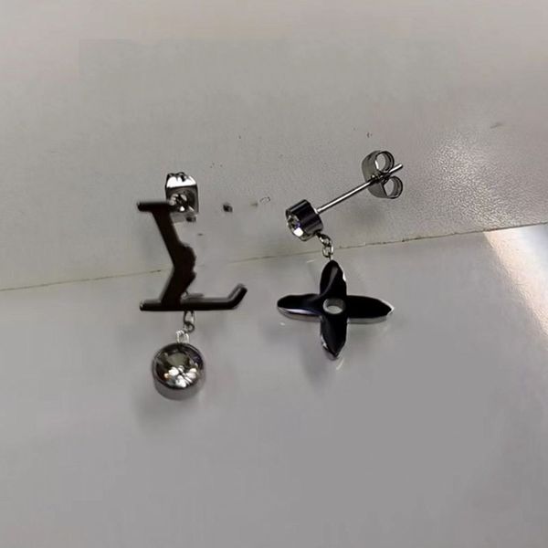 simple design new tiny 1.9cm*1.2cm stud letter 18k gold rose silver birthday diamond flower earrings hip hop small earring for women party w, Golden;silver
simple design new tiny 1.9cm*1.2cm stud letter 18k gold rose silver birthday diamond flower earrings hip hop small earring for women party w, Golden;silver