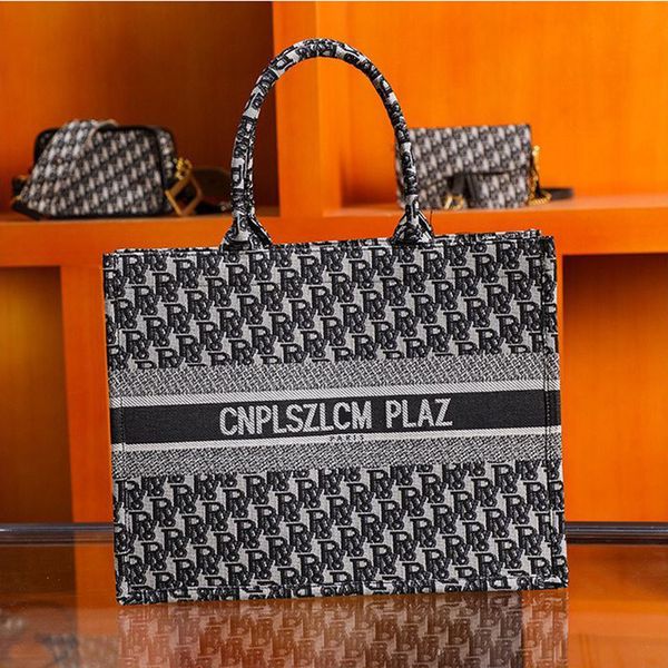 79% off 2022 luxury accessories designer new women's laohuatuo special embroidered shopping capacity portable large bag tide
79% off 2022 luxury accessories designer new women's laohuatuo special embroidered shopping capacity portable large bag tide