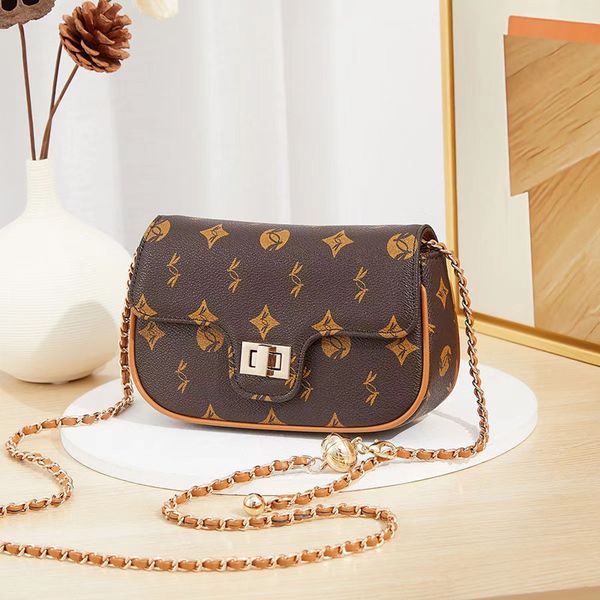 2022 fashion designer shoulder bag small golden ball diagonal mobile phone bag women
2022 fashion designer shoulder bag small golden ball diagonal mobile phone bag women