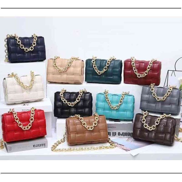 venetass's luxury bottegas'ss handbags chain woven thick bags leather messenger pillow portable shoulder soft women's small s
venetass's luxury bottegas'ss handbags chain woven thick bags leather messenger pillow portable shoulder soft women's small s