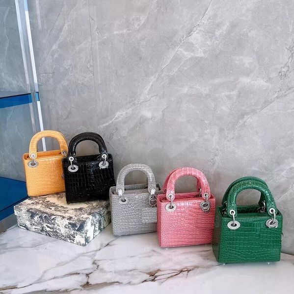alligator pattern leather mini shopping bags designer women crystal handbag evening packet fashion chain crossbody single-shoulder bag totes
alligator pattern leather mini shopping bags designer women crystal handbag evening packet fashion chain crossbody single-shoulder bag totes