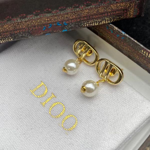 the factory directly d family gold cd letter earrings 2022 new dijia net red back hanging pearl earrings, Golden
the factory directly d family gold cd letter earrings 2022 new dijia net red back hanging pearl earrings, Golden