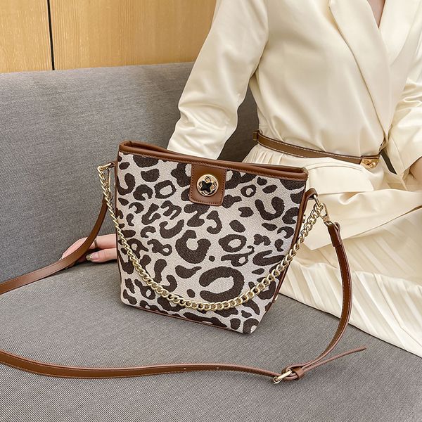 women's bags 2022 new leopard print handbag pu leather fashion one shoulder diagonal bag underarm bag large capacity tote
women's bags 2022 new leopard print handbag pu leather fashion one shoulder diagonal bag underarm bag large capacity tote