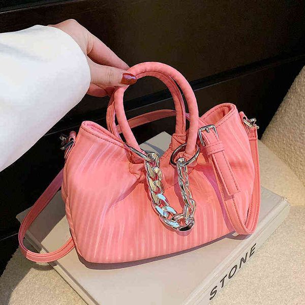 small leather crossbody bag with short handle 2022 summer trendy women handbag cute tote luxury shoulder bags thick chain design y220409
small leather crossbody bag with short handle 2022 summer trendy women handbag cute tote luxury shoulder bags thick chain design y220409