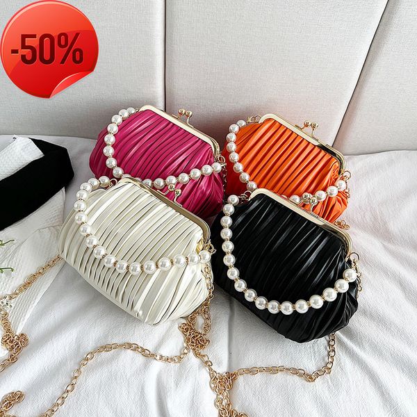 the factory directly princs diana 2022 version wrinkled fashion women's pearl hand girls' foreign style msenger bag
the factory directly princs diana 2022 version wrinkled fashion women's pearl hand girls' foreign style msenger bag