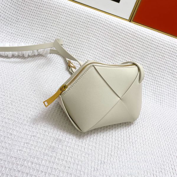 fashion designer bags women tote bags summer handbag luxury shoulder bag ladies origami leather classic weaving cloud crossbody handbags wal
fashion designer bags women tote bags summer handbag luxury shoulder bag ladies origami leather classic weaving cloud crossbody handbags wal