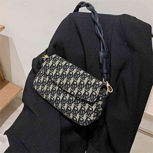 new women's french jacquard saddle armpit bag stick sling one shoulder messenger small square
new women's french jacquard saddle armpit bag stick sling one shoulder messenger small square