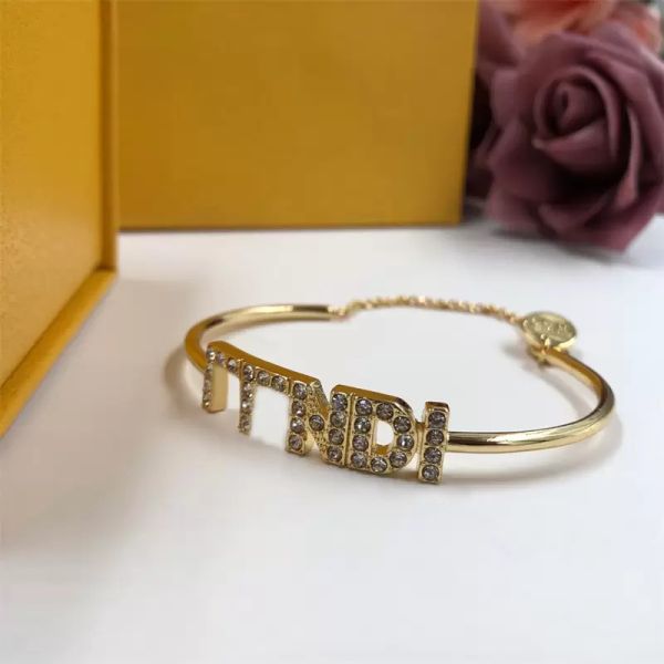women designer gold bracelet jewelry mens diamonds brand bracelets luxury letter bracelet men womens fashion bracelets 2206092d, Golden;silver
women designer gold bracelet jewelry mens diamonds brand bracelets luxury letter bracelet men womens fashion bracelets 2206092d, Golden;silver