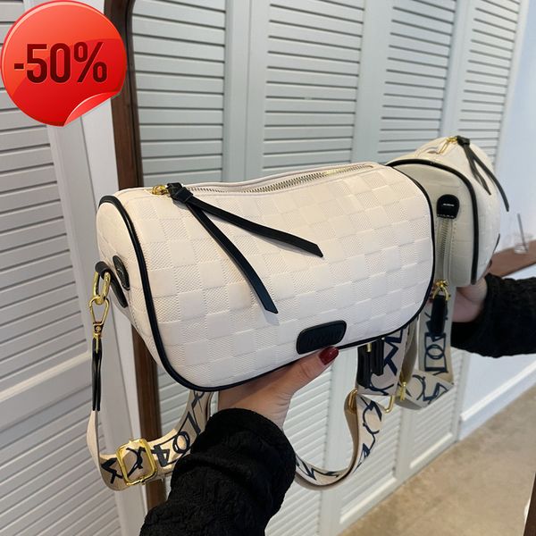 the factory directly bag female msenger 2022 new style temperament broadband summer lightweight small single shoulder bag
the factory directly bag female msenger 2022 new style temperament broadband summer lightweight small single shoulder bag
