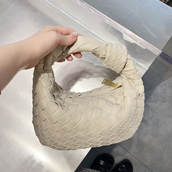 2022 new designer jodie bags luxury zipper clutch woven intrecciato leather bag fashion shoulder lady hobo hand clutch soft tote
2022 new designer jodie bags luxury zipper clutch woven intrecciato leather bag fashion shoulder lady hobo hand clutch soft tote