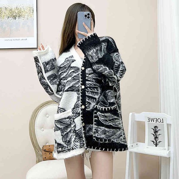 women's knits & tees black and white color matching cardigan sweater women's lscape embroidery medium long coat alpaca wool knitte
women's knits & tees black and white color matching cardigan sweater women's lscape embroidery medium long coat alpaca wool knitte