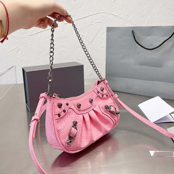 crossbooy half moon bag rivet shoulder armpit bags women crescent bag alligator chain purse sheepskin genuine leather fashion silver hardwar
crossbooy half moon bag rivet shoulder armpit bags women crescent bag alligator chain purse sheepskin genuine leather fashion silver hardwar