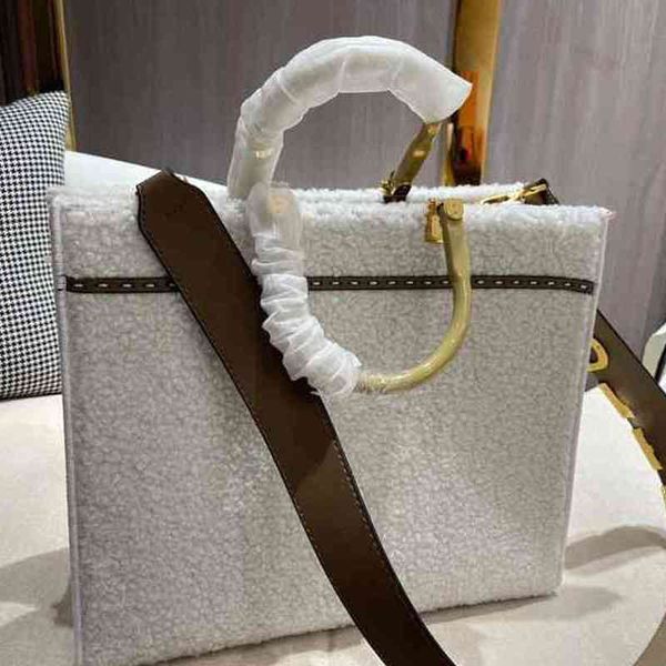 shoulder bags women crossbody letter decoration messenger classic embellishment handbag high capacity fashion designer leather wallet 1127
shoulder bags women crossbody letter decoration messenger classic embellishment handbag high capacity fashion designer leather wallet 1127