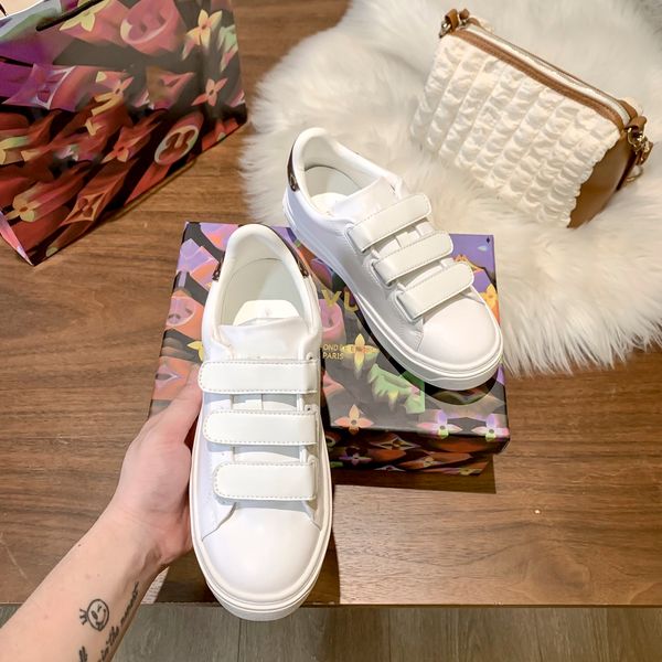 classic white sports shoes original brand genuines leather wear comfortable with size 35-40
classic white sports shoes original brand genuines leather wear comfortable with size 35-40