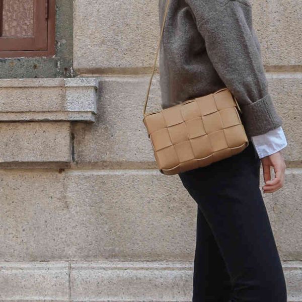 bottegas venetas divani small square women's bag woven five grid fashion single shoulder messenger bag pillow tofu leisure man
bottegas venetas divani small square women's bag woven five grid fashion single shoulder messenger bag pillow tofu leisure man