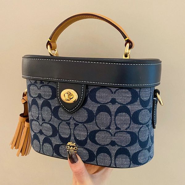 designer bags olai new women's xiang bulei kay box tassel portable makeup one shoulder messenger small round
designer bags olai new women's xiang bulei kay box tassel portable makeup one shoulder messenger small round