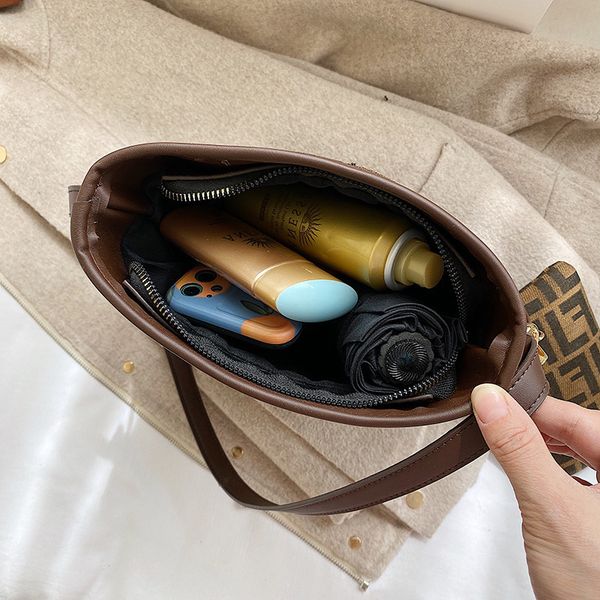 women bags brand print handbag embroidery bucket simple versatile bag retro fashion letter luxury single shoulder handbags
women bags brand print handbag embroidery bucket simple versatile bag retro fashion letter luxury single shoulder handbags