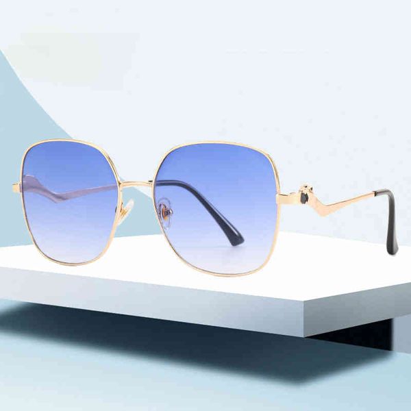 sunglasses trendy fashion large frame sunglasses street shooting personalized anchor driving driver sun visors, White;black
sunglasses trendy fashion large frame sunglasses street shooting personalized anchor driving driver sun visors, White;black