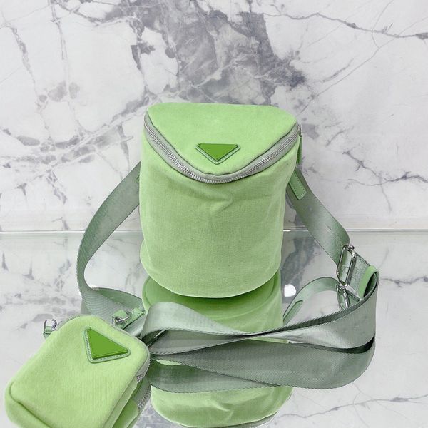 italy brand classic triangle sign shoulder bags canvas bucket bags fashion selling women and man crossbody handbags luxurys designer bag 19c
italy brand classic triangle sign shoulder bags canvas bucket bags fashion selling women and man crossbody handbags luxurys designer bag 19c