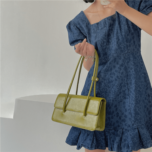 niche design underarm bag 2022 new summer fashion oil wax leather shoulder messenger bag high-end handbag, Black;red
niche design underarm bag 2022 new summer fashion oil wax leather shoulder messenger bag high-end handbag, Black;red
