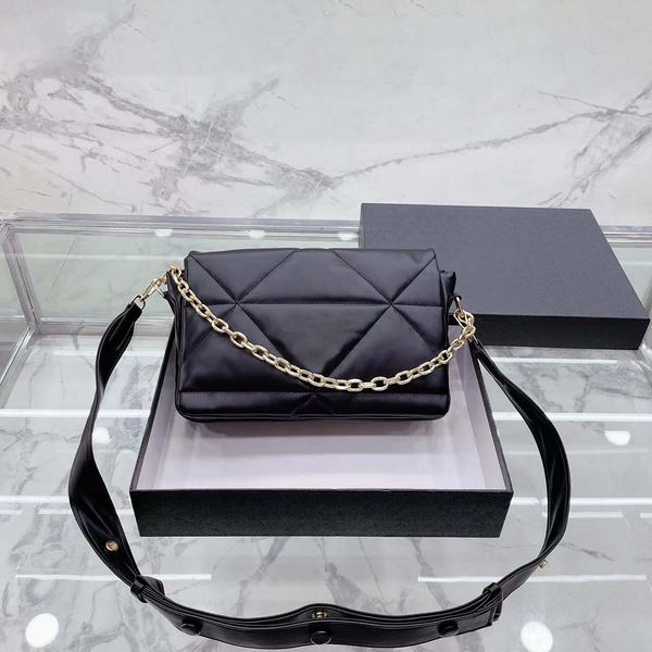 2022 new designer bags quilted metal chain underarm bags shoulder crossbody bag pu leather women handbags wallets
2022 new designer bags quilted metal chain underarm bags shoulder crossbody bag pu leather women handbags wallets