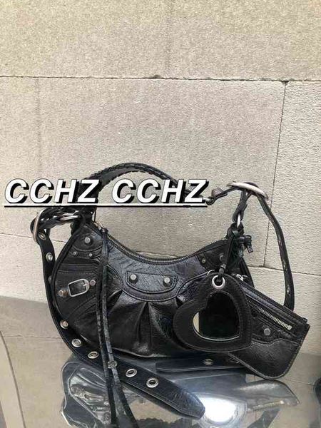 handbag locomotive designer bags balencaigass le cagole crescent dumpling portable underarm motorcycle bag xs leather high quality
handbag locomotive designer bags balencaigass le cagole crescent dumpling portable underarm motorcycle bag xs leather high quality