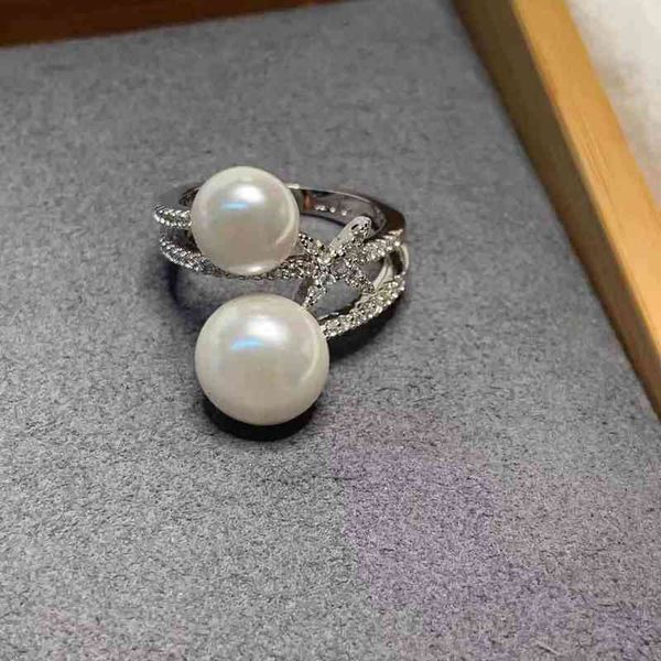 fashion trend new ladies luxury brand designer wholesale family petal pearl female double layer cross straight, Silver
fashion trend new ladies luxury brand designer wholesale family petal pearl female double layer cross straight, Silver