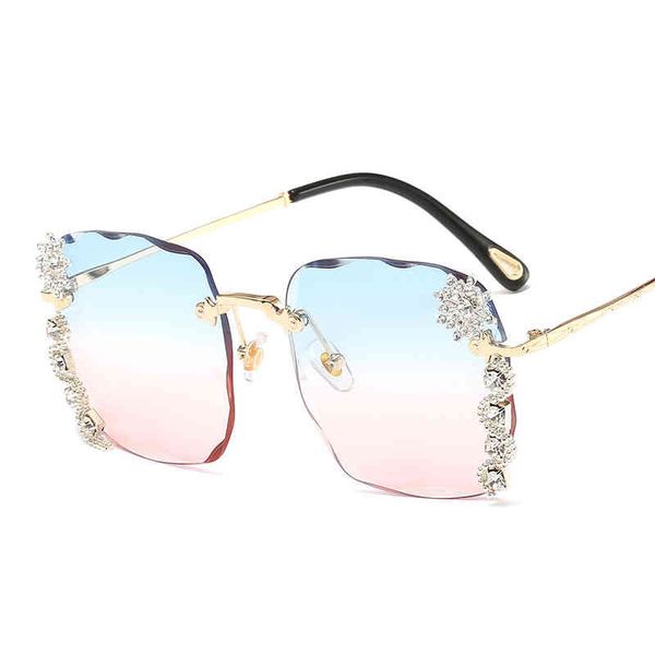 2022 fashion brand design sunglasses factory direct sales trendy clothing new wave women's, White;black
2022 fashion brand design sunglasses factory direct sales trendy clothing new wave women's, White;black