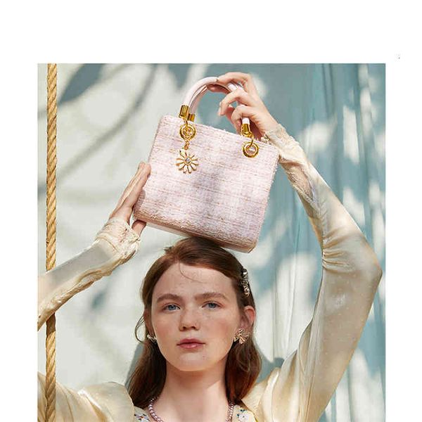factory direct sale oshina 2022 new sweet girl's woolen princess commuter shoulder designer bag
factory direct sale oshina 2022 new sweet girl's woolen princess commuter shoulder designer bag