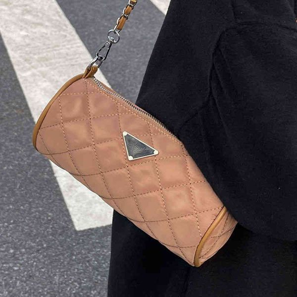2022 factory wholesale new small women's fashion rhombic chain messenger autumn and winter nylon cloth cylinder bag
2022 factory wholesale new small women's fashion rhombic chain messenger autumn and winter nylon cloth cylinder bag