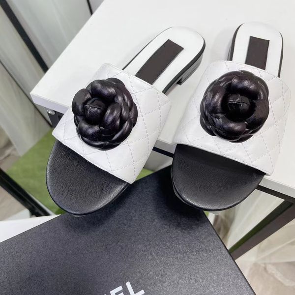 2022 designer leather women sandals summer flat slipper fashion beach ladys camellia shoes letters slippers with box, Black
2022 designer leather women sandals summer flat slipper fashion beach ladys camellia shoes letters slippers with box, Black