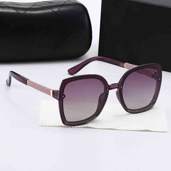 2022 new women's diamond frame fashion small fragrance polarized female sunglass star net red glass 8015, White;black
2022 new women's diamond frame fashion small fragrance polarized female sunglass star net red glass 8015, White;black