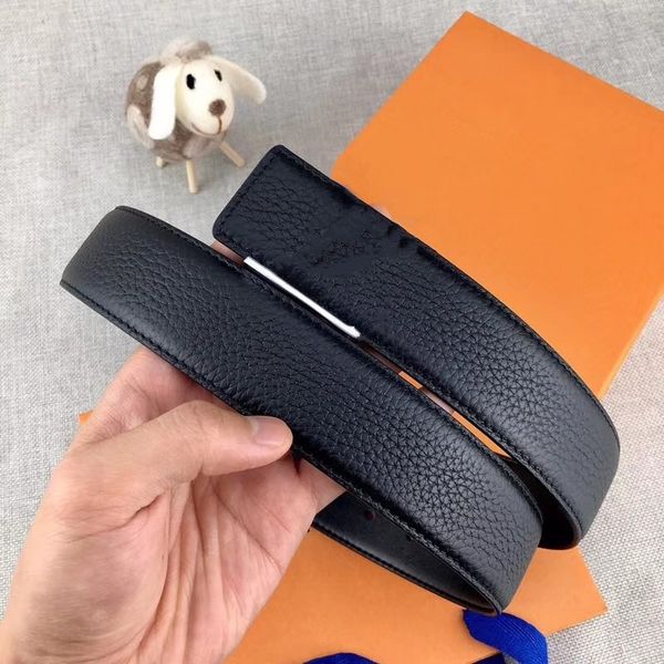 2022 leather designer belt men and women gold silver buckle black belts delivery, Black;brown
2022 leather designer belt men and women gold silver buckle black belts delivery, Black;brown