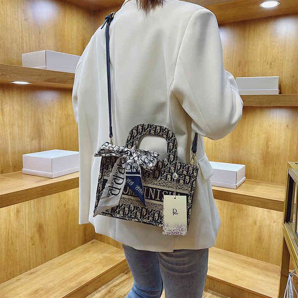 purses flower weaving large capacity tote bag women's bag spring new letter sling one shoulder messenger handbag women's bag
purses flower weaving large capacity tote bag women's bag spring new letter sling one shoulder messenger handbag women's bag