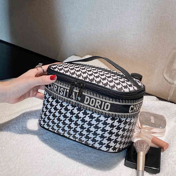 new bag take out fashion travel portable cosmetics storage bag wash bag women's large capacity
new bag take out fashion travel portable cosmetics storage bag wash bag women's large capacity