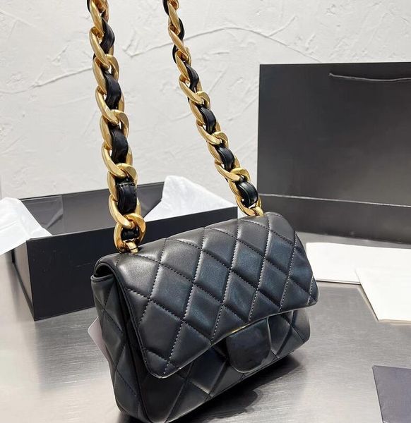 2022ss summer classic flap letter chain bag matelasse quilted luxury fashion crossbody shoulder cosmetic designers clutch purse
2022ss summer classic flap letter chain bag matelasse quilted luxury fashion crossbody shoulder cosmetic designers clutch purse