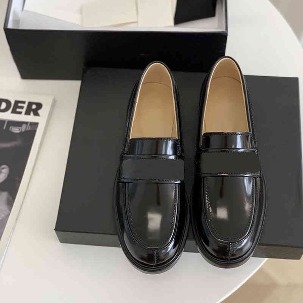 dress shoes spring style small fragrance letter lucky shoes versatile round head black british leather women
dress shoes spring style small fragrance letter lucky shoes versatile round head black british leather women