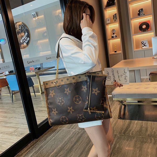 designer luxury women the tote bag fashion versatile handbags shoulder crossbody bags purse tories totes large capacity saddle wallets 7a s0 
designer luxury women the tote bag fashion versatile handbags shoulder crossbody bags purse tories totes large capacity saddle wallets 7a s0