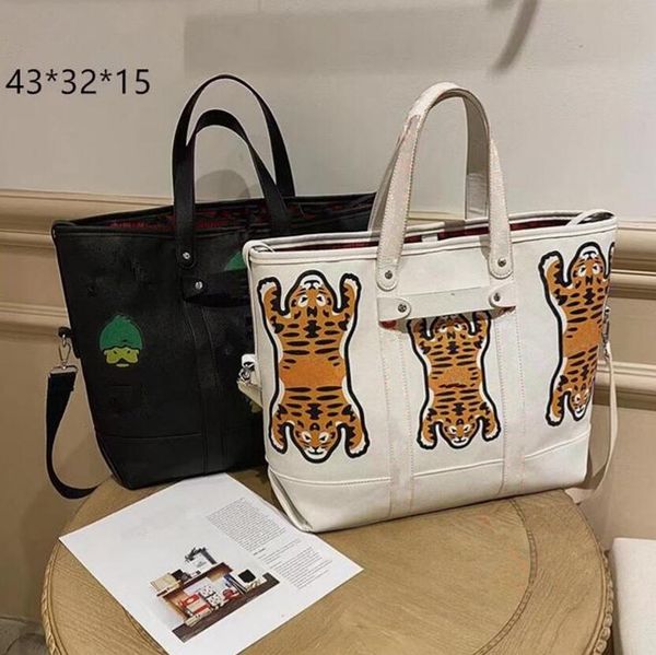 large size handmade embroidery pattern shopping bag ladies large-capacity handbags paris handbag fashion retro ethnic style canvas
large size handmade embroidery pattern shopping bag ladies large-capacity handbags paris handbag fashion retro ethnic style canvas