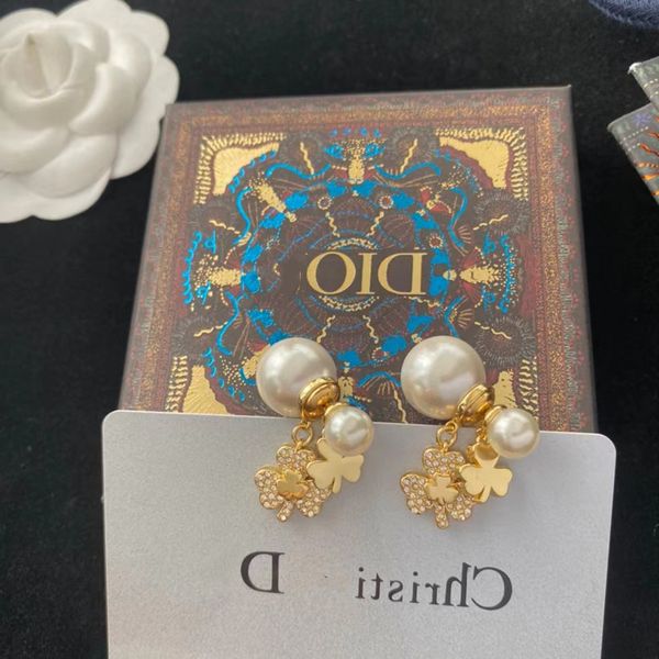 d home dijia pearl diamond clover earrings fashion simple light luxury temperament female high version 925 sier needle, Golden
d home dijia pearl diamond clover earrings fashion simple light luxury temperament female high version 925 sier needle, Golden