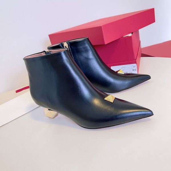 med heels ankle boots autumn new shoes women genuine leather rivets pointed toe designer shoe zipper botas factory footwear, Black
med heels ankle boots autumn new shoes women genuine leather rivets pointed toe designer shoe zipper botas factory footwear, Black