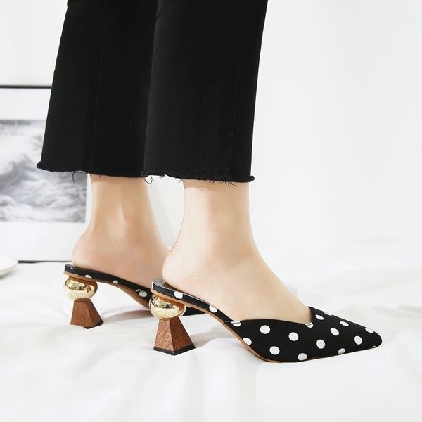 chic dot high heel slippers pointed toe ladies mules elegant half slippers black white dot ladies office shoes pumps y200423
chic dot high heel slippers pointed toe ladies mules elegant half slippers black white dot ladies office shoes pumps y200423