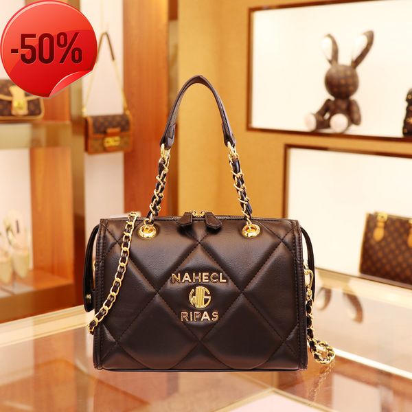 the factory directly high class large capacity new winter small fragrance oblique women's bag