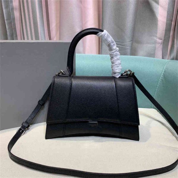 luxury design fashion hourglass bags handbags shoulder bag women's crossbody retro large capacity lady tote cosmetic bucket messenger
luxury design fashion hourglass bags handbags shoulder bag women's crossbody retro large capacity lady tote cosmetic bucket messenger