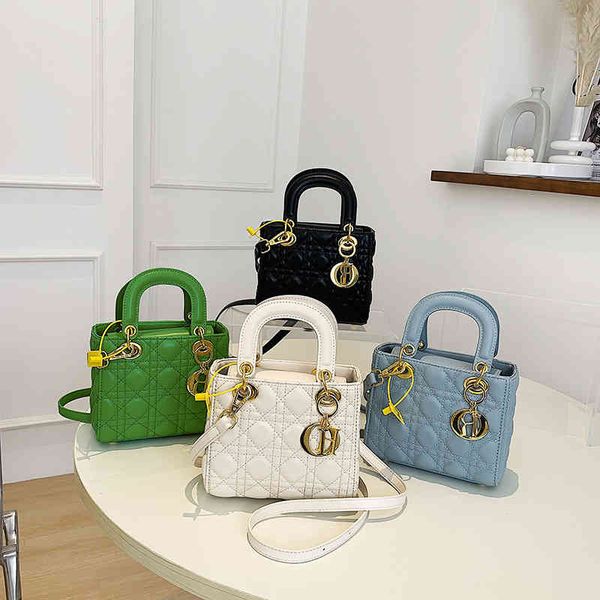 factory direct sale 2022 new women's summer lingge hand fashion single shoulder messenger princess of wales designer bag
factory direct sale 2022 new women's summer lingge hand fashion single shoulder messenger princess of wales designer bag